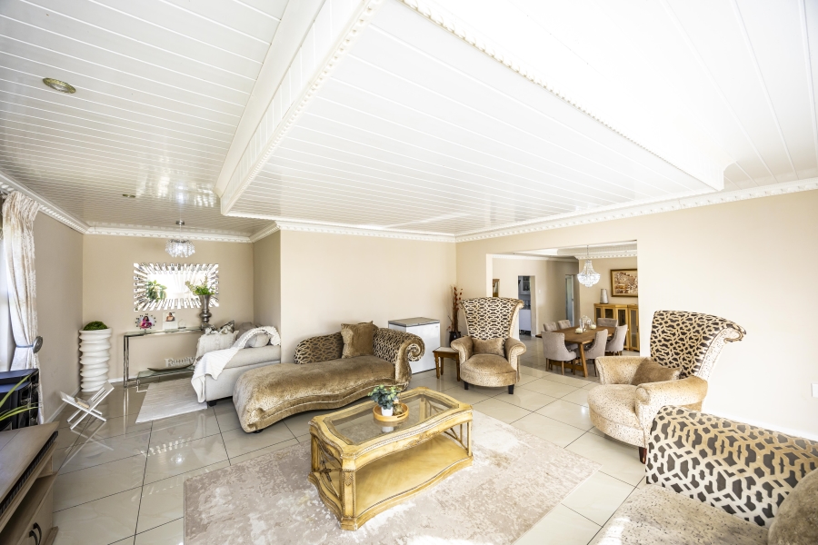 5 Bedroom Property for Sale in Summerpride Eastern Cape